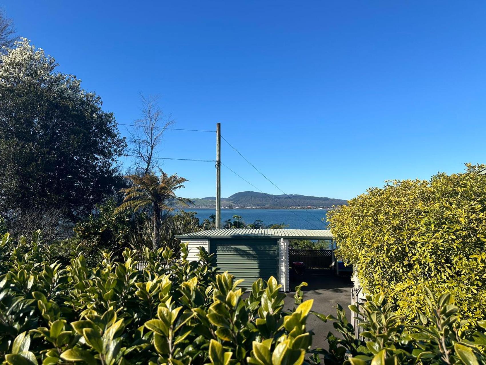 Mia'S Home With Lake View Rotorua Eksteriør billede